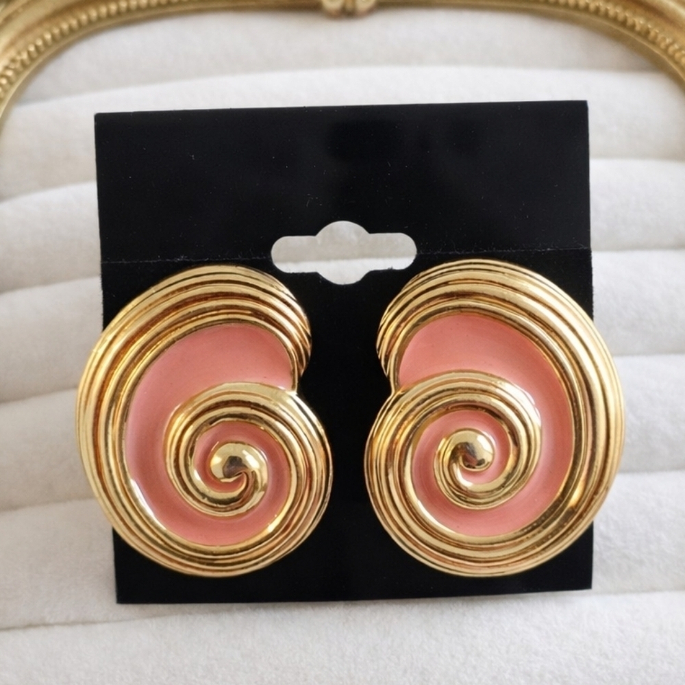 Vintage Avon Pink Conch Shell Clip-On Earrings Gold Tone Statement Coastal Chic